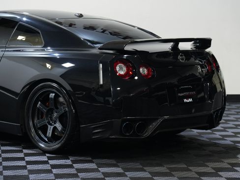 Used 2015 Nissan GT-R Black Edition AWD/4WD image 16