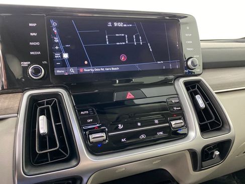 Used 2022 Kia Sorento EX w/ Panoramic Sunroof Package image 19