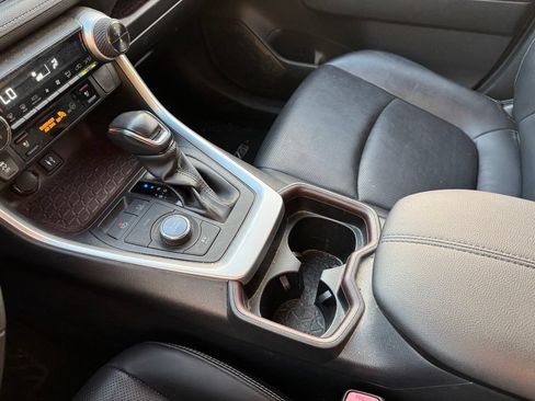 Certified 2019 Toyota RAV4 Limited w/ Limited Grade Weather Package AWD/4WD image 9