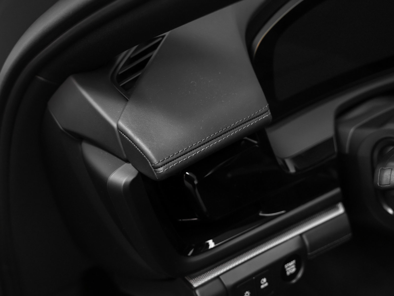 Certified 2025 Porsche Panamera 4 AWD/4WD image 30