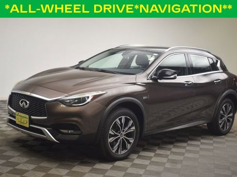 Used 2018 INFINITI QX30 Premium w/ Navigation Package AWD/4WD image 3