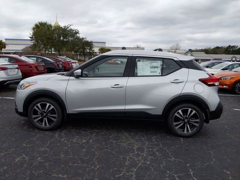 Used 2020 Nissan Kicks SV w/ Exterior Package image 2