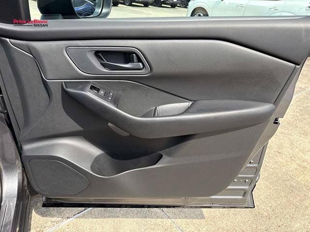 Used 2026 Nissan Rogue S FWD image 14