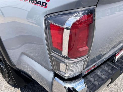 Used 2021 Toyota Tacoma TRD Off-Road AWD/4WD image 33