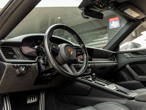 Certified 2022 Porsche 911 Carrera GTS image 4