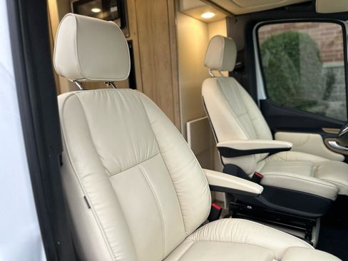 Used 2020 Mercedes-Benz Sprinter 3500 w/ Windows All Around Package image 82