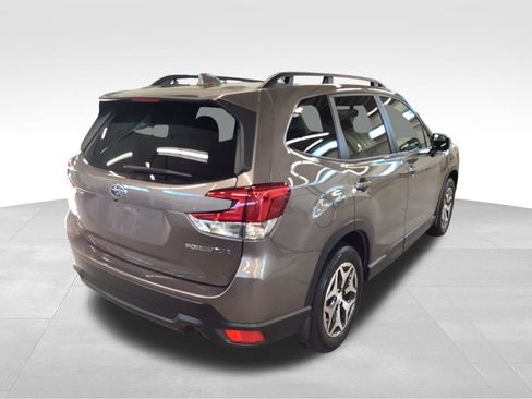 Used 2023 Subaru Forester Premium AWD/4WD image 24