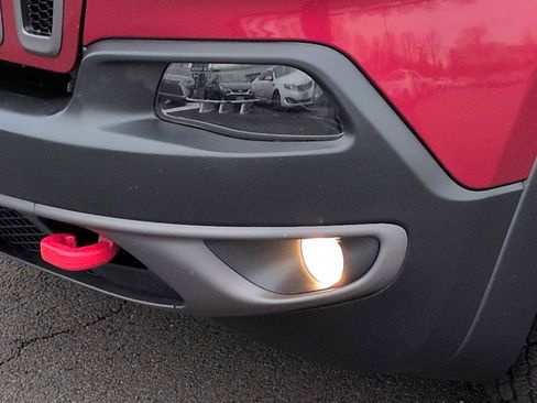 Used 2015 Jeep Cherokee Trailhawk w/ Comfort/Convenience Group image 11