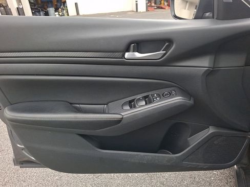 Used 2025 Nissan Altima 2.5 SV image 14