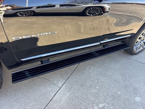 Used 2024 GMC Yukon Denali Ultimate w/ LPO, Floor Liner Package image 17