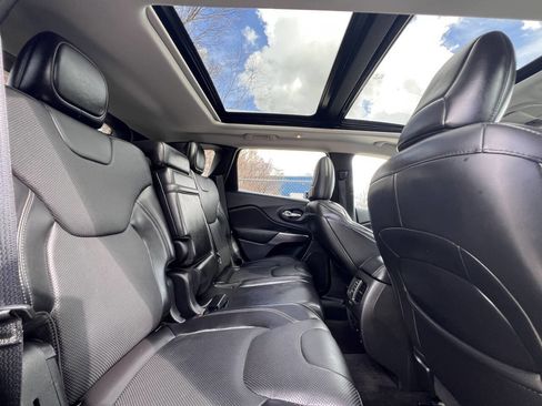 Used 2019 Jeep Cherokee Limited w/ Luxury Group image 13