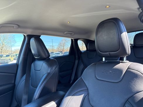 Used 2019 Jeep Cherokee Limited image 14