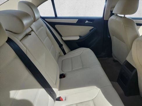 Used 2012 Volkswagen Jetta SE FWD image 13