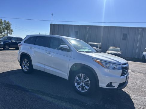 Used 2016 Toyota Highlander Plus AWD/4WD image 7