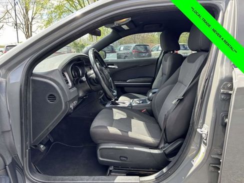 Used 2018 Dodge Charger SXT RWD image 3