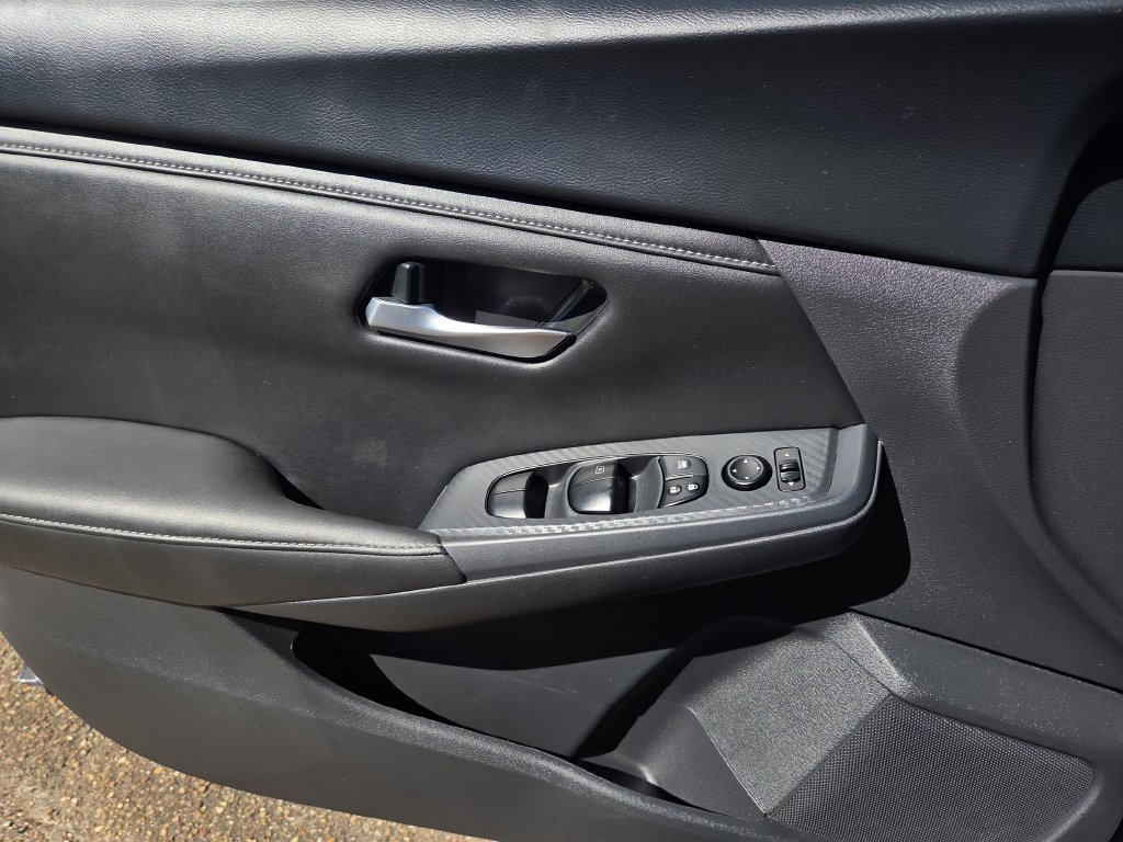 Used 2025 Nissan Sentra SV FWD image 19