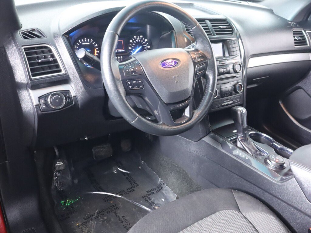 Used 2017 Ford Explorer XLT AWD/4WD image 9