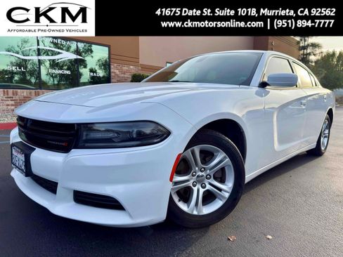 Used 2019 Dodge Charger SXT image 1