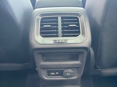 Used 2018 Volkswagen Tiguan SEL AWD/4WD image 46