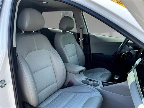 Used 2020 Kia Niro Touring FWD image 28