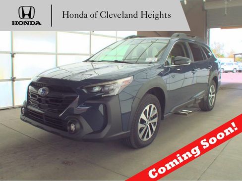 Used 2024 Subaru Outback Premium AWD/4WD image 1