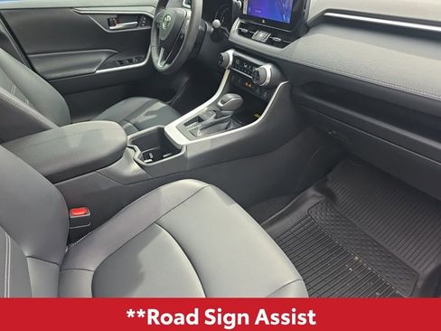 Used 2023 Toyota RAV4 XLE Premium image 16