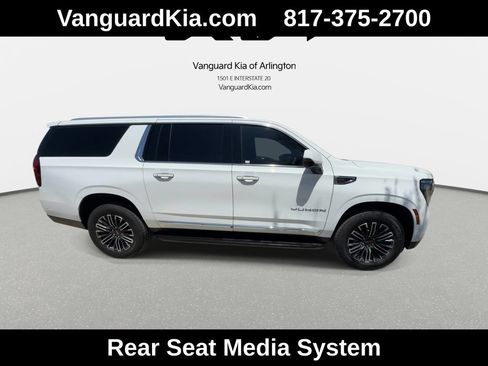 Used 2025 GMC Yukon XL Elevation w/ Elevation Premium Package AWD/4WD image 10