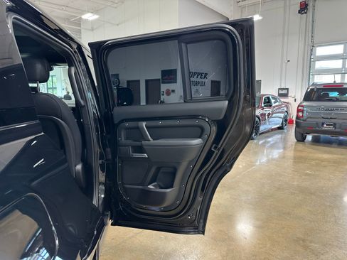 Used 2025 Land Rover Defender 110 X image 43
