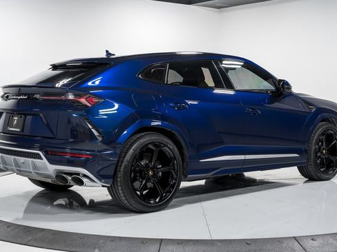 Used 2021 Lamborghini Urus AWD/4WD image 3