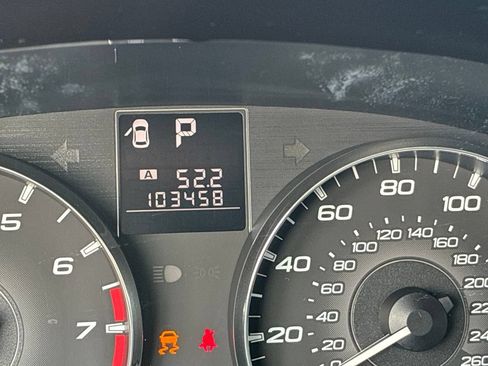 Used 2011 Subaru Outback 3.6R Limited AWD/4WD image 2