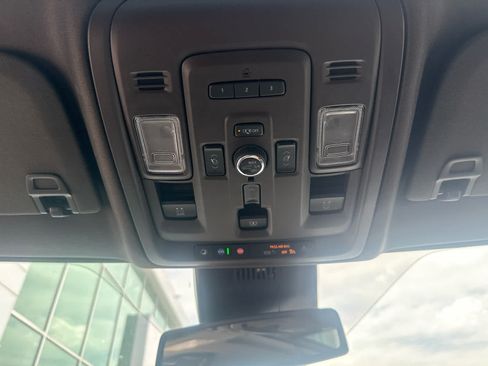 Used 2023 GMC Yukon Denali AWD/4WD image 15