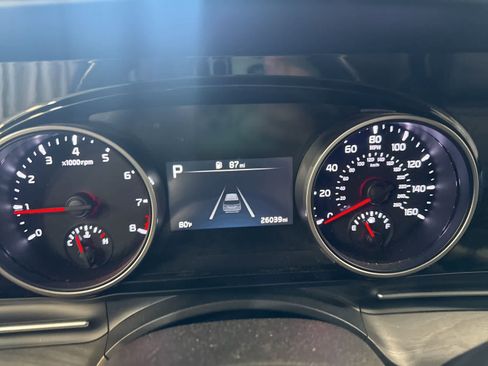 Used 2024 Kia Carnival EX image 19