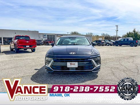Used 2025 Hyundai Sonata SEL FWD image 2