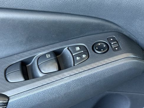 Used 2025 Nissan Altima 2.5 SV FWD image 14