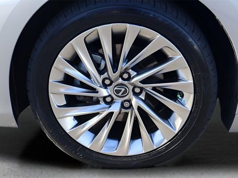 Used 2022 Lexus ES 300h w/ Luxury Package image 8