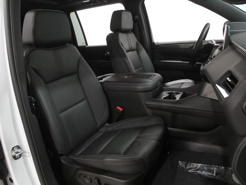 Certified 2023 Chevrolet Suburban RST w/ Sport Performance Package image 19