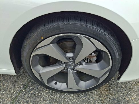 Used 2018 Honda Accord Touring image 8