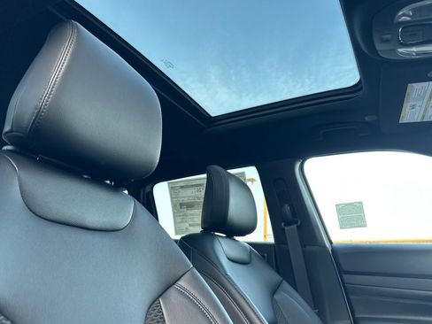 New 2026 Jeep Compass Latitude w/ Sun and Sound Group image 17