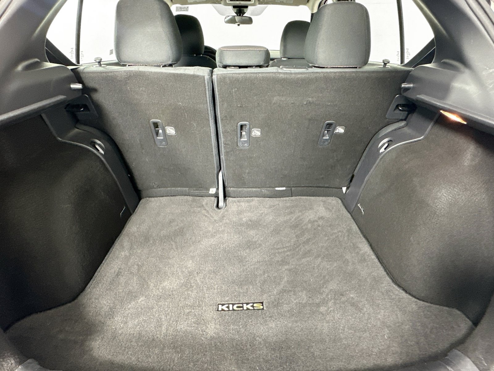 Used 2021 Nissan Kicks SR FWD image 22
