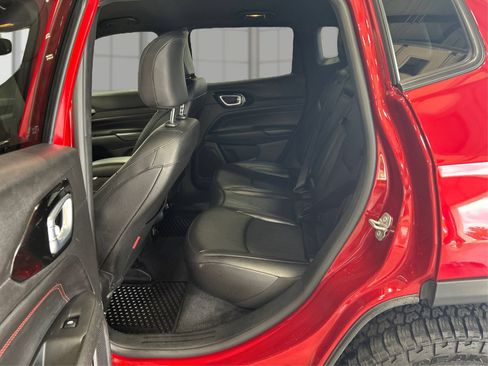 Used 2025 Jeep Compass Trailhawk AWD/4WD image 10