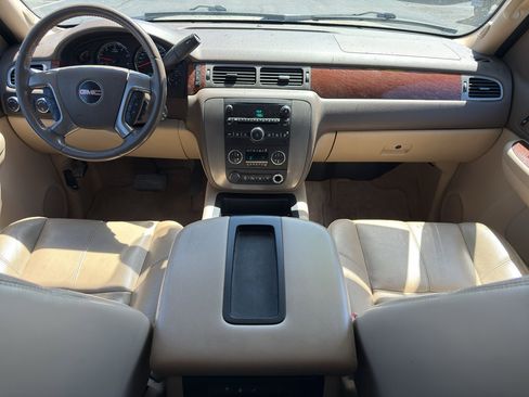 Used 2008 GMC Yukon XL SLT w/ SLT Preferred Equipment Group AWD/4WD image 18
