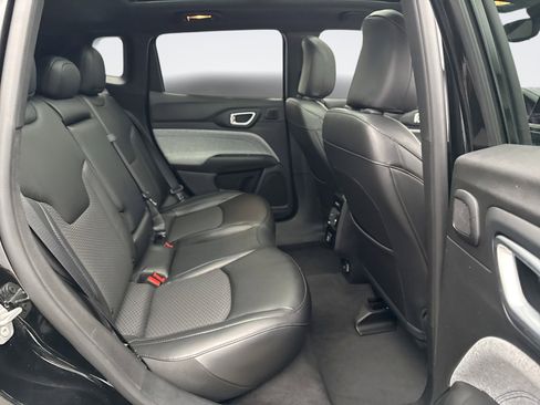 Used 2023 Jeep Compass Latitude w/ Sun and Sound Group AWD/4WD image 19