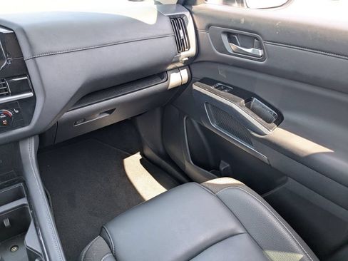 Used 2025 Nissan Pathfinder SL FWD image 15