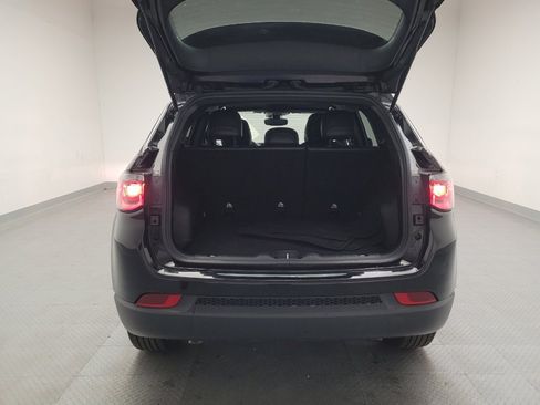 Used 2024 Jeep Compass Latitude image 29