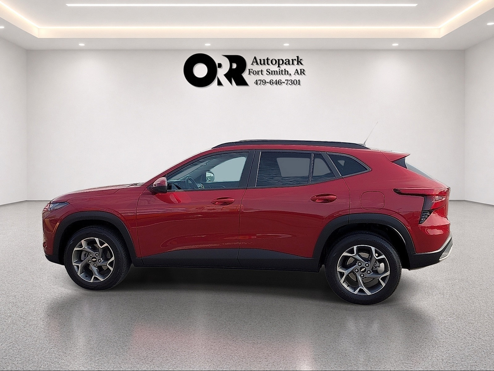 Used 2025 Chevrolet Trax LT FWD image 3