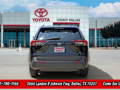 Used 2024 Toyota RAV4 LE AWD/4WD image 8