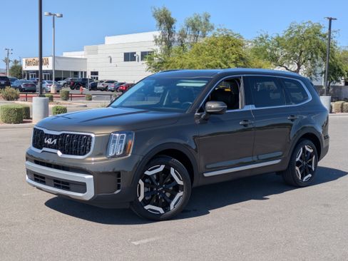 Used 2025 Kia Telluride EX w/ EX Captain's Chair Package FWD image 33