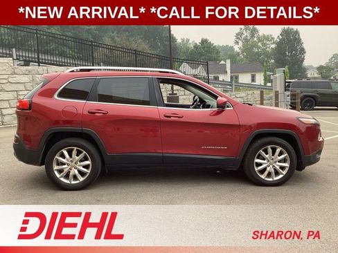 Used 2017 Jeep Cherokee Limited AWD/4WD image 8