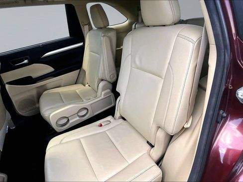 Used 2018 Toyota Highlander XLE AWD/4WD image 26