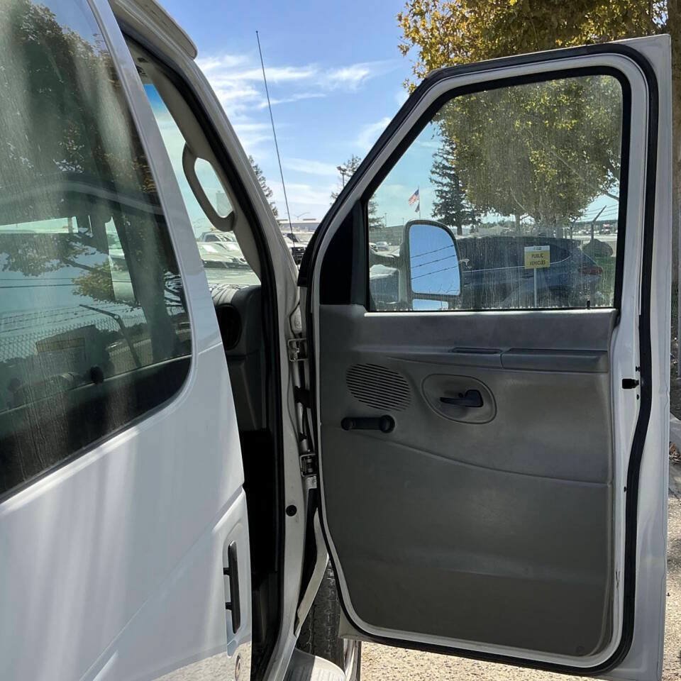 Used 2007 Ford E-250 and Econoline 250 RWD image 8